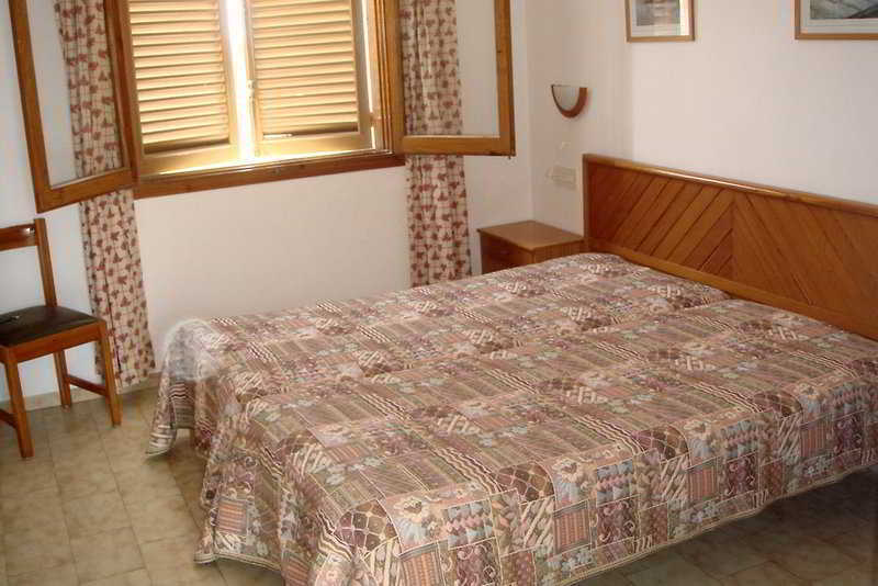Apartamentos Bahia De San Antonio 部屋 写真